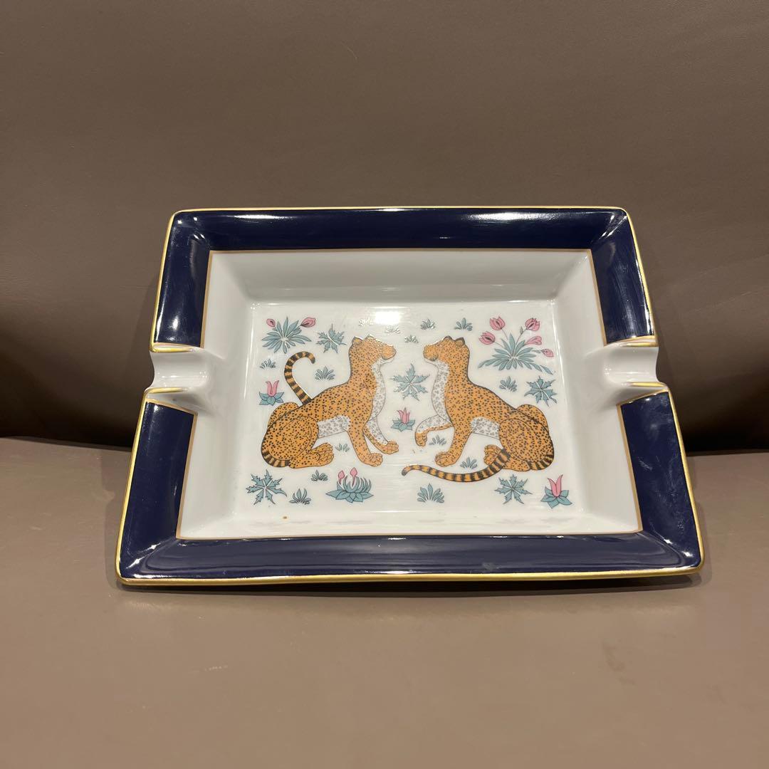 エルメスレオパード柄の置き型灰皿