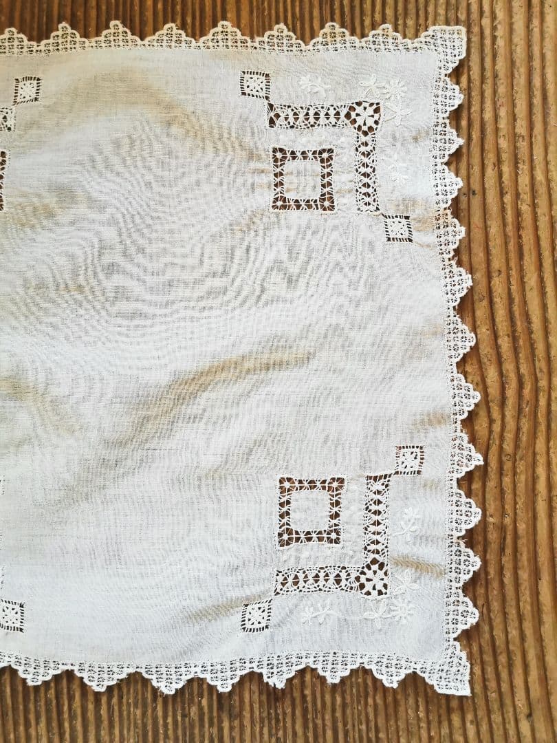 アンティーク ドローン&ニードルワーク リネンクロスハンカチ 総刺繍スカラップ✵