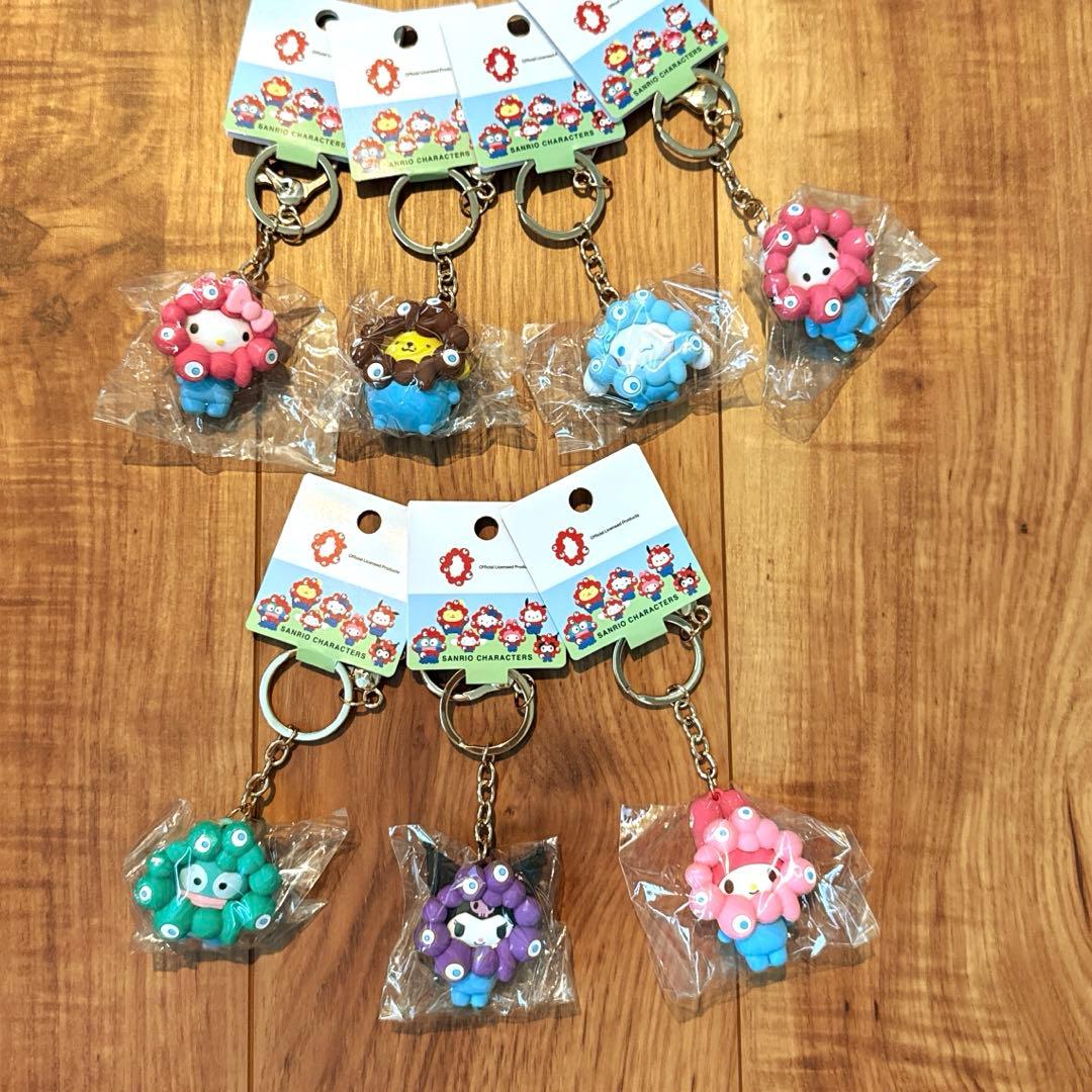 【新品 タグ付き】ミャクミャク×サンリオ キーホルダー 全7種