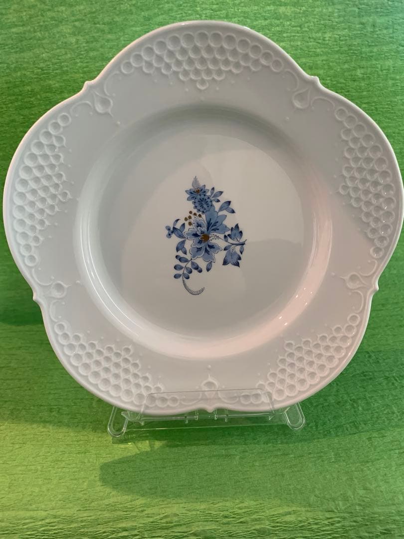 マイセン　ホワイトレリーフ　インドの華ブルーフラワー　直径21.5cm