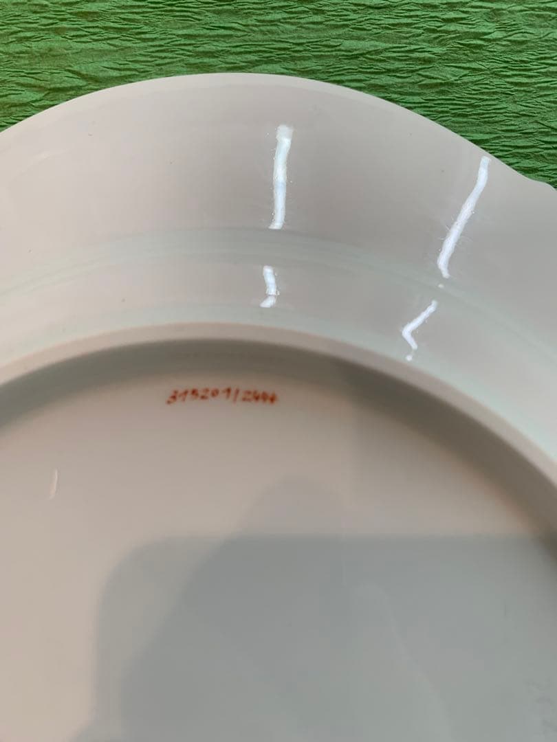 マイセン　ホワイトレリーフ　インドの華ブルーフラワー　直径21.5cm