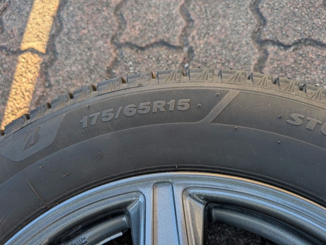 ブリヂストン　ブリザック vrx3 175/65r15 24年製　高品質　イボ付
