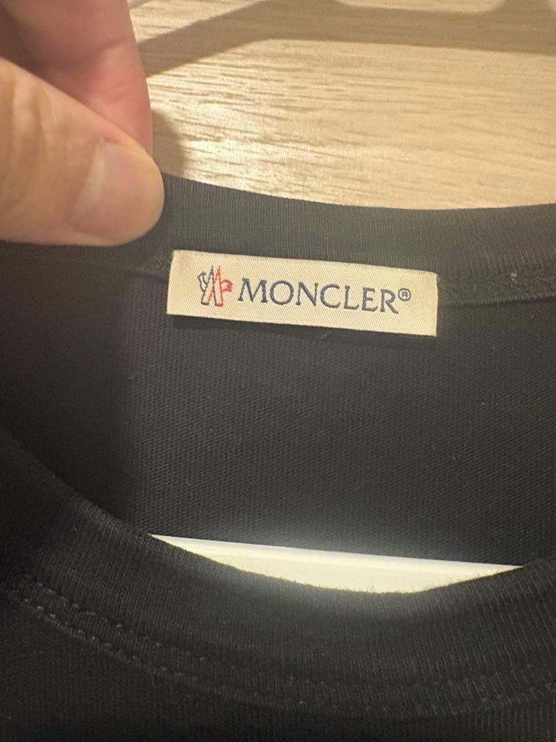MONCLER 黒 Tシャツ ロゴ入り　XL
