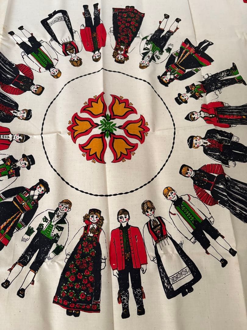 北欧　デンマーク　民族衣装デザイン テーブルクロス