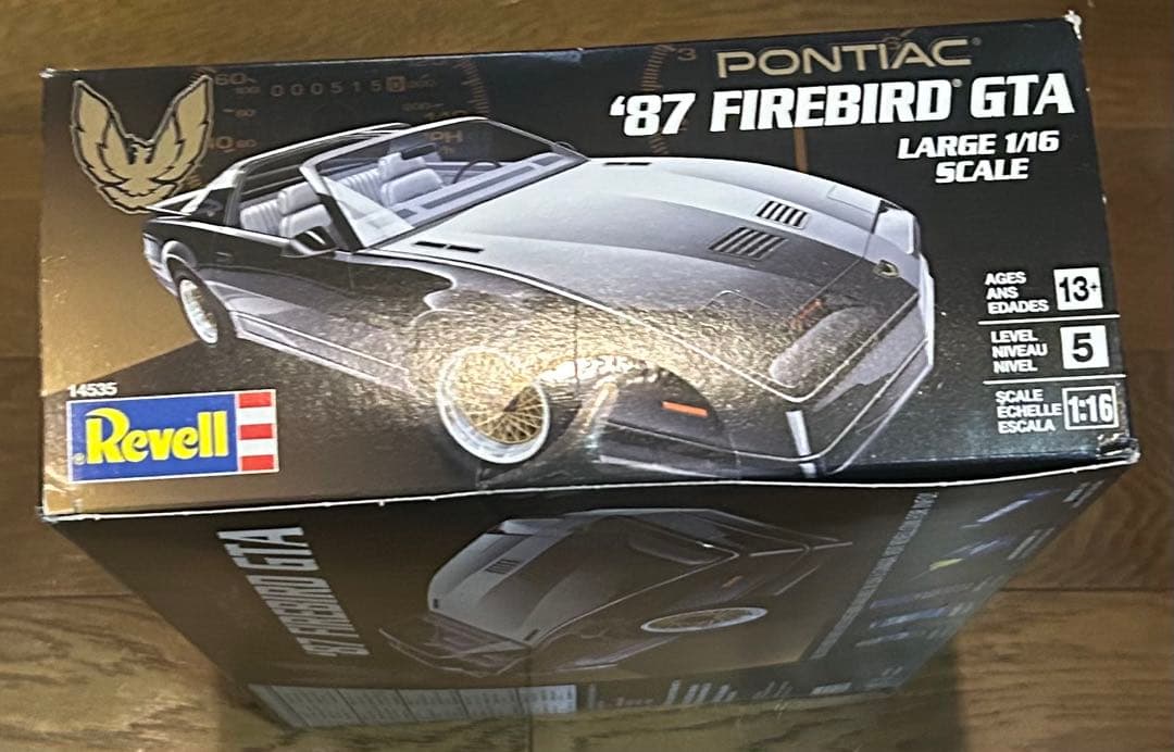 1/16スケール　ポンティアック　ファイヤーバードGTA プラモデル