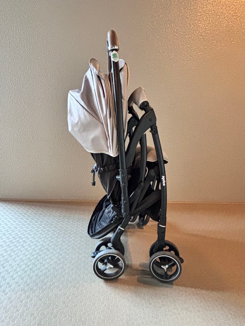 ベビーザらス限定カラー アップリカ　ラクーナクッション　ベビーカー