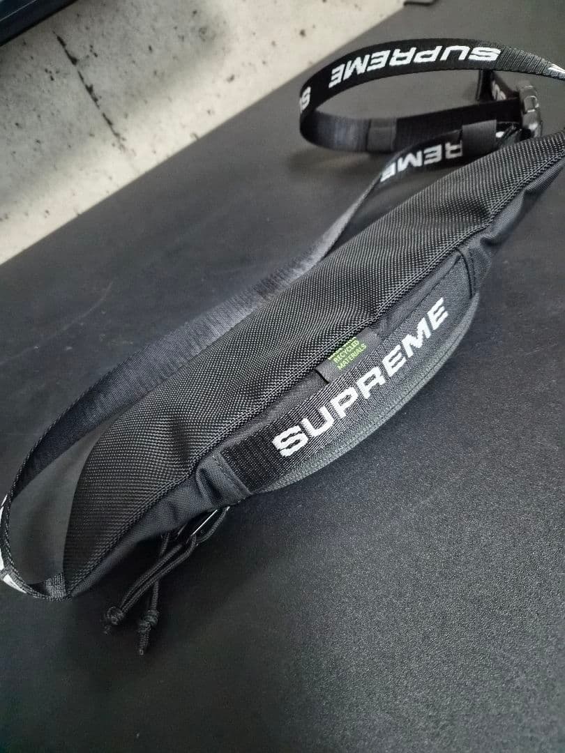 Supreme ブラック ボディバッグ　小型