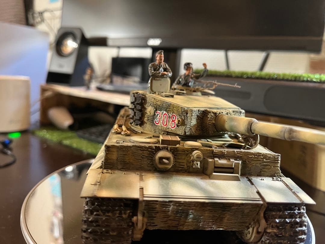 ティーガーI 1/35スケール プラモデル　ツインメリット加工　搭乗員2名付。