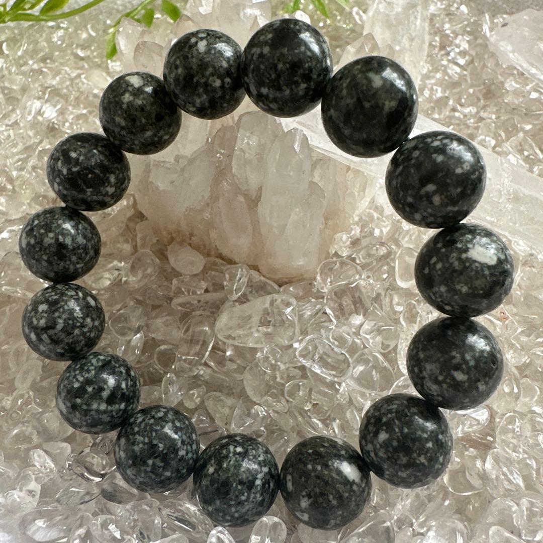 【遠野霊石】14mm 「持つ人に寄り添い、運気を上げる。神秘の銘石遠野角閃石。