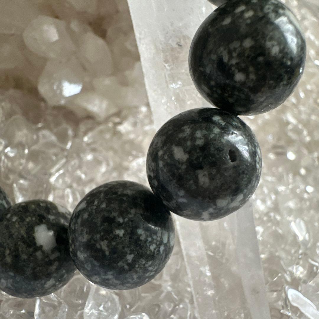 【遠野霊石】14mm 「持つ人に寄り添い、運気を上げる。神秘の銘石遠野角閃石。