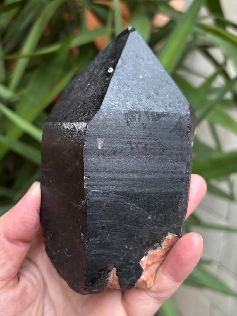 中国山東省産　モリオン　ポイント　850g 台座付　力強さ　天然石