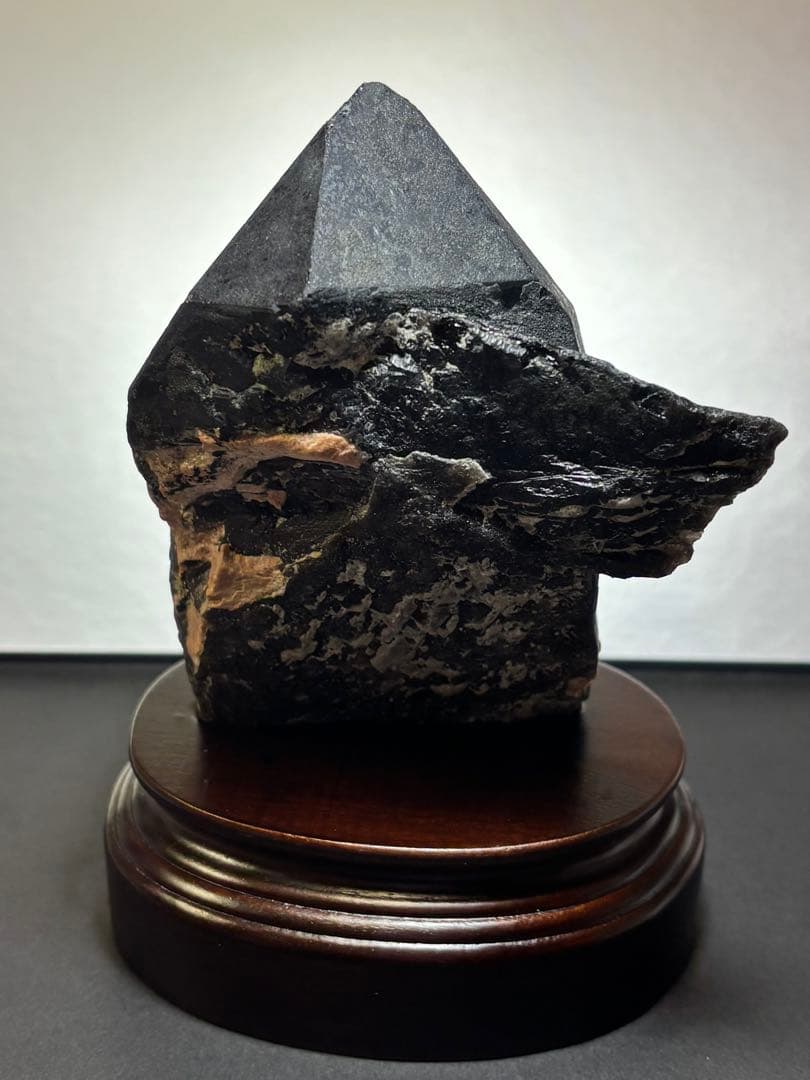 中国山東省産　モリオン　ポイント　850g 台座付　力強さ　天然石