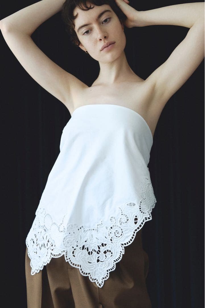 VENICA Scallop embroidery scarf ¥13,200