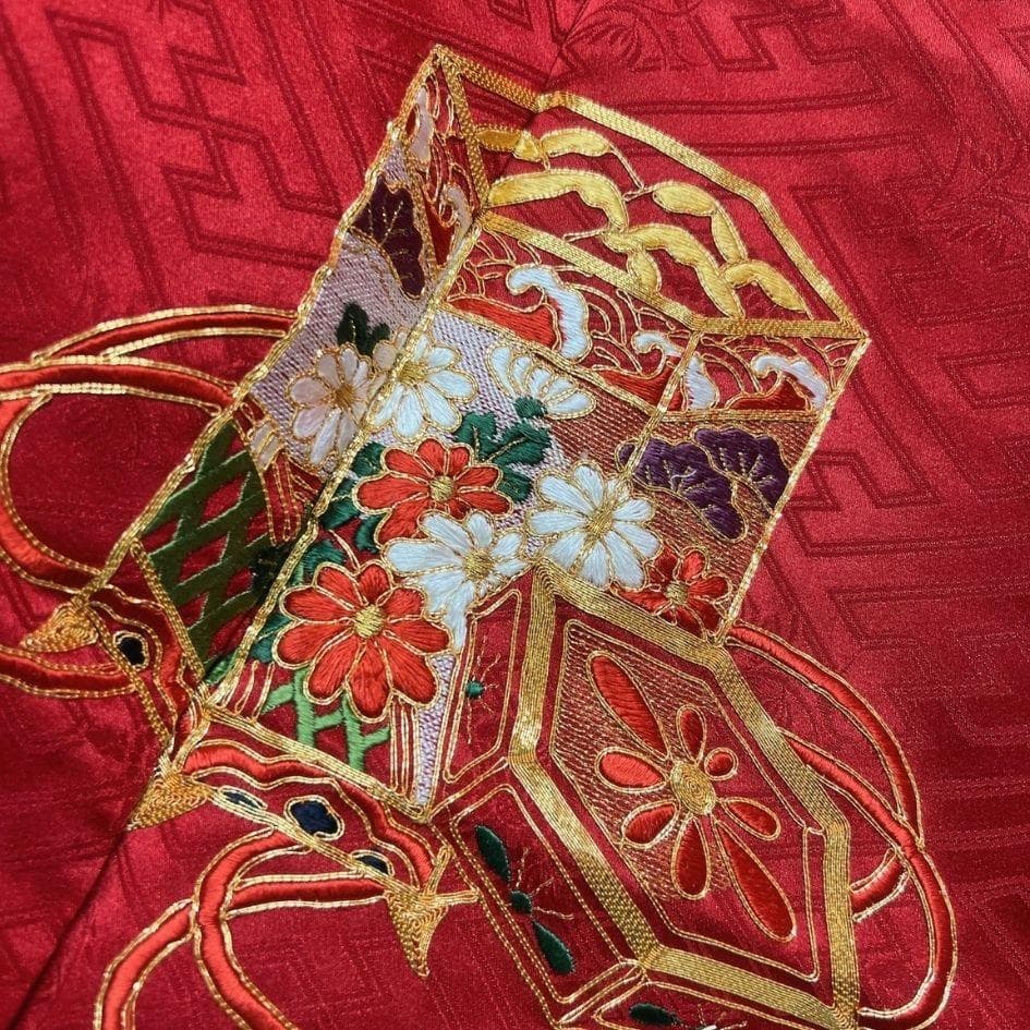 金駒刺繍　絞り　香箱　水引　楓　振袖　着物　012a p
