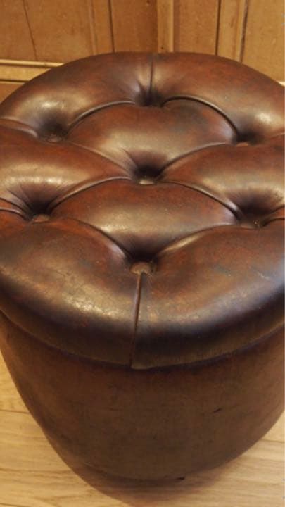 イギリスアンティーク　レザースツ－ル　アンティークソファ