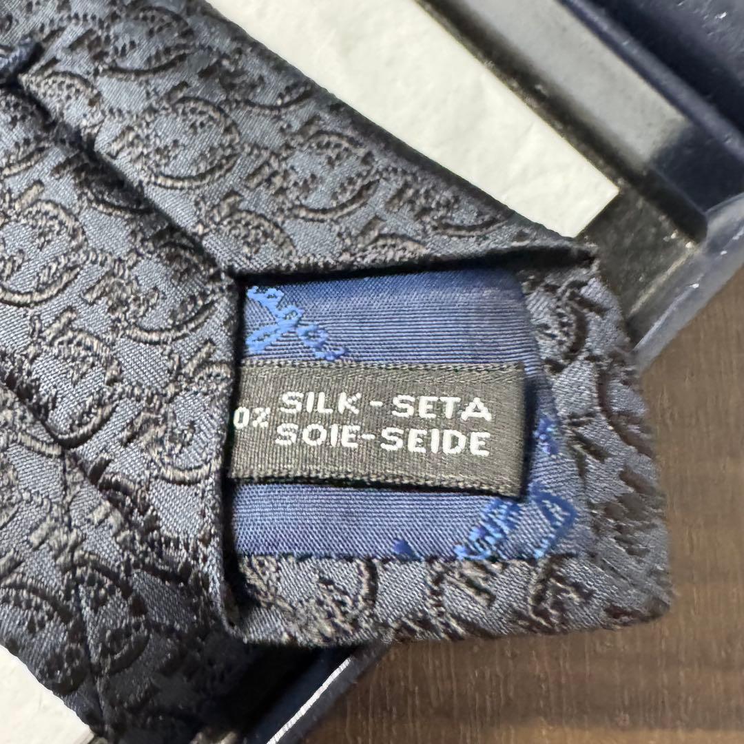 最高級 定価3万 サルヴァトーレフェラガモ ガンチーニ 総柄 ネクタイ ネイビー