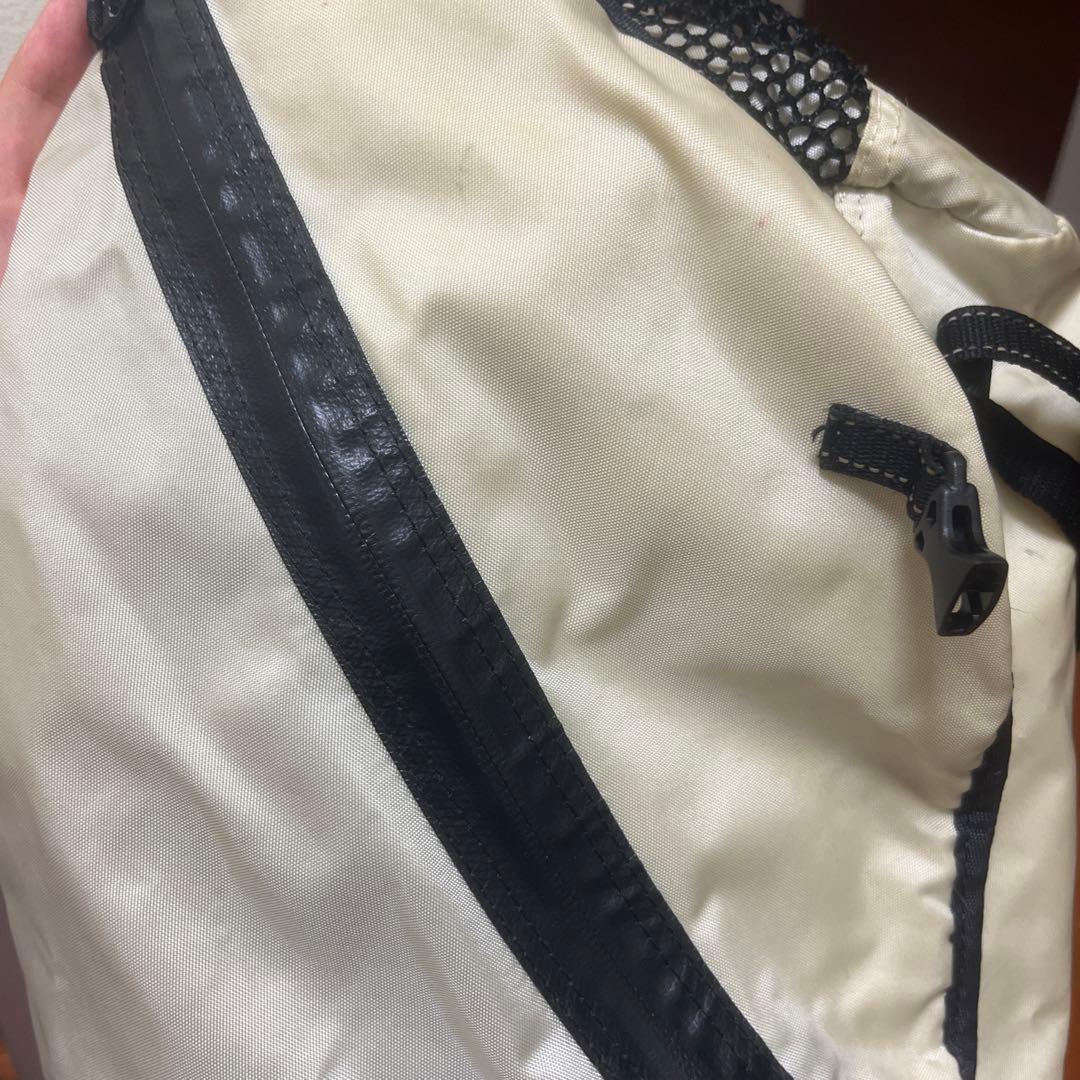 アンドワンダー　ショルダーバッグ メッセンジャーバッグ アイボリー/ブラック