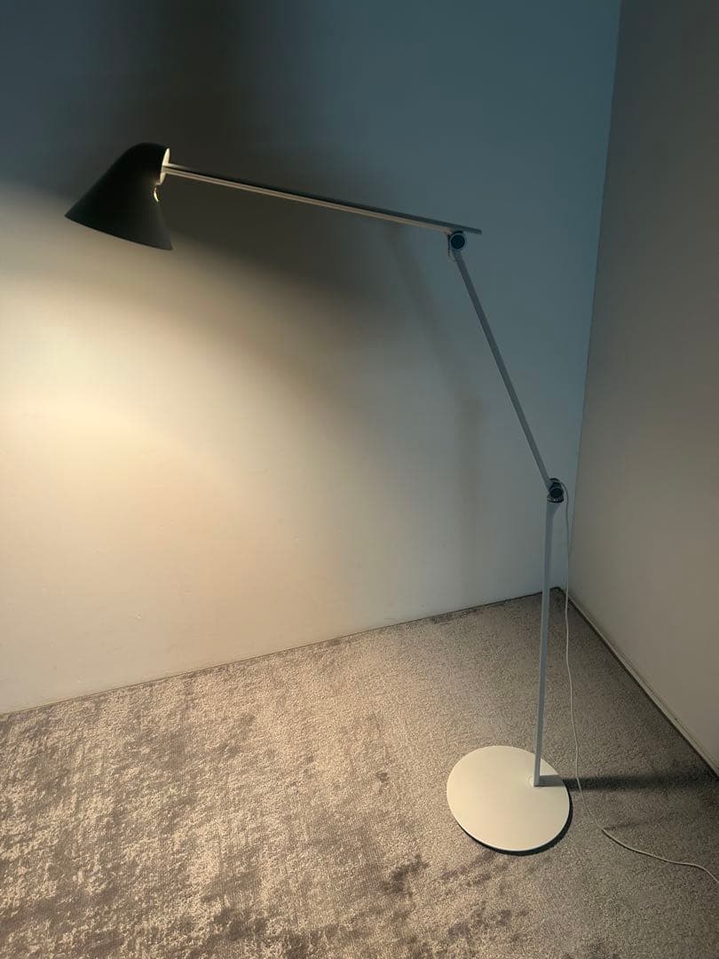 ルイスポールセン LouisPoulsen NJP フロアランプ　ホワイト