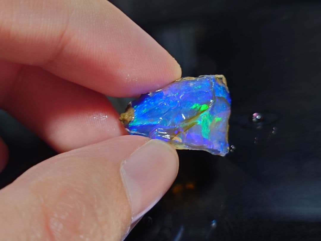 エチオピア　オパール　ピンファイア　星空のような　鉱物　標本　原石　チョーク