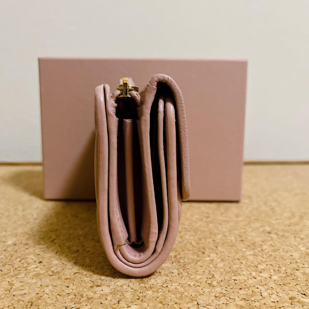 MIU MIU 二つ折り財布　マテラッセ ピンク