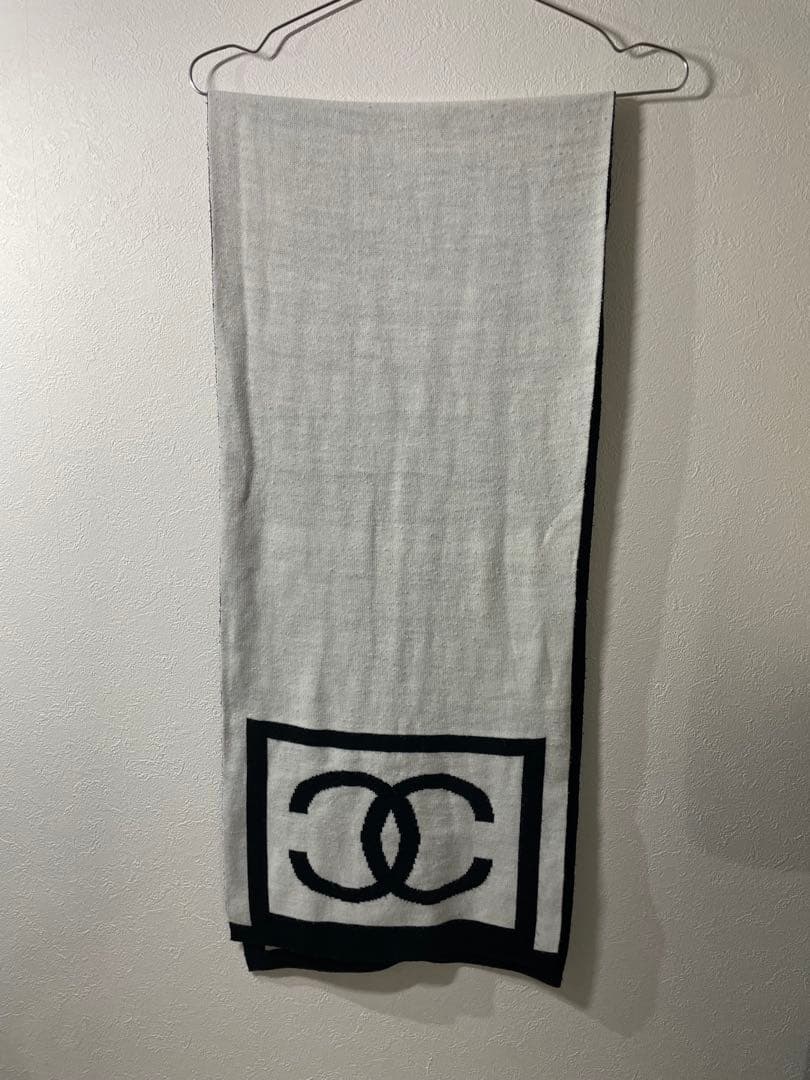 CHANEL ロゴ入り マフラー 黒/白