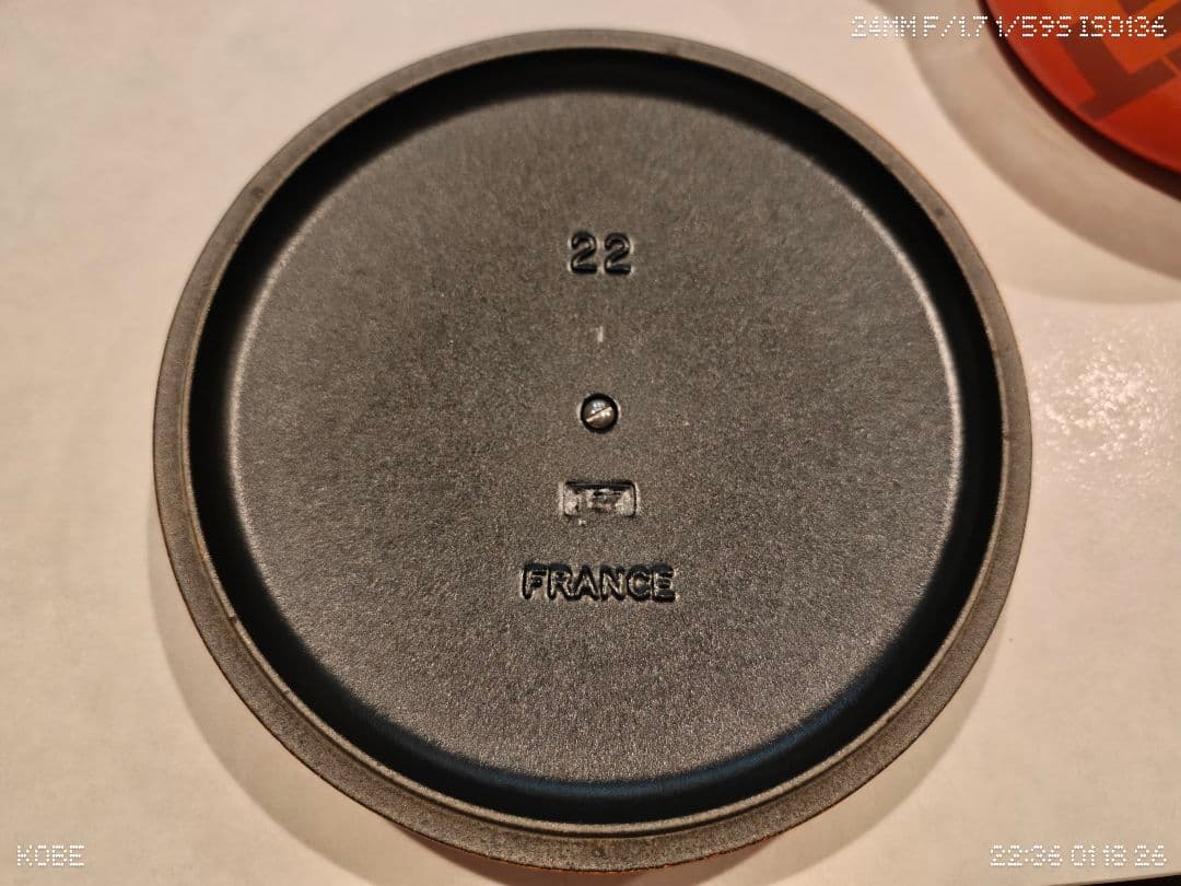 ル・クルーゼ　ビッグロゴ コレクション　シグニチャー ココット・ロンド 22cm