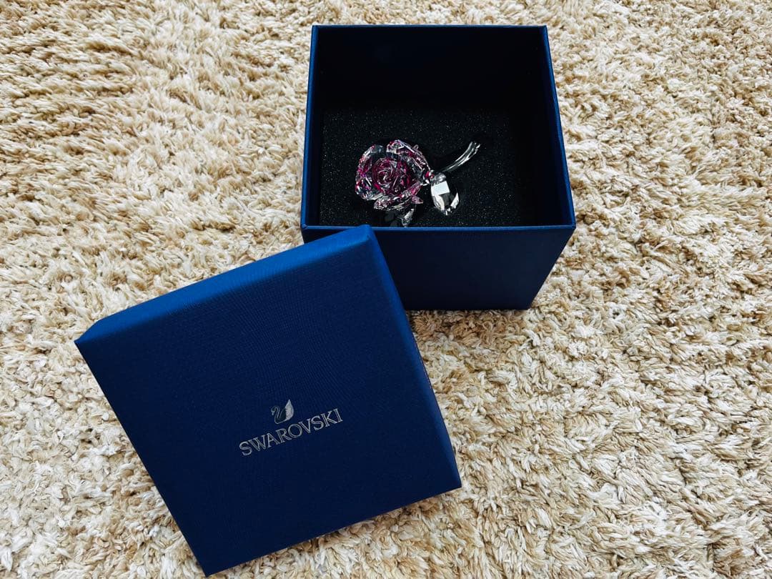 【SWAROVSKI】 スワロフスキー ブロッサミングローズRed