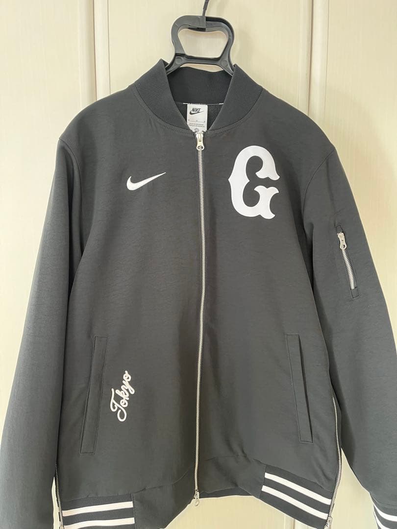 希少 読売ジャイアンツのNIKEグランドコート