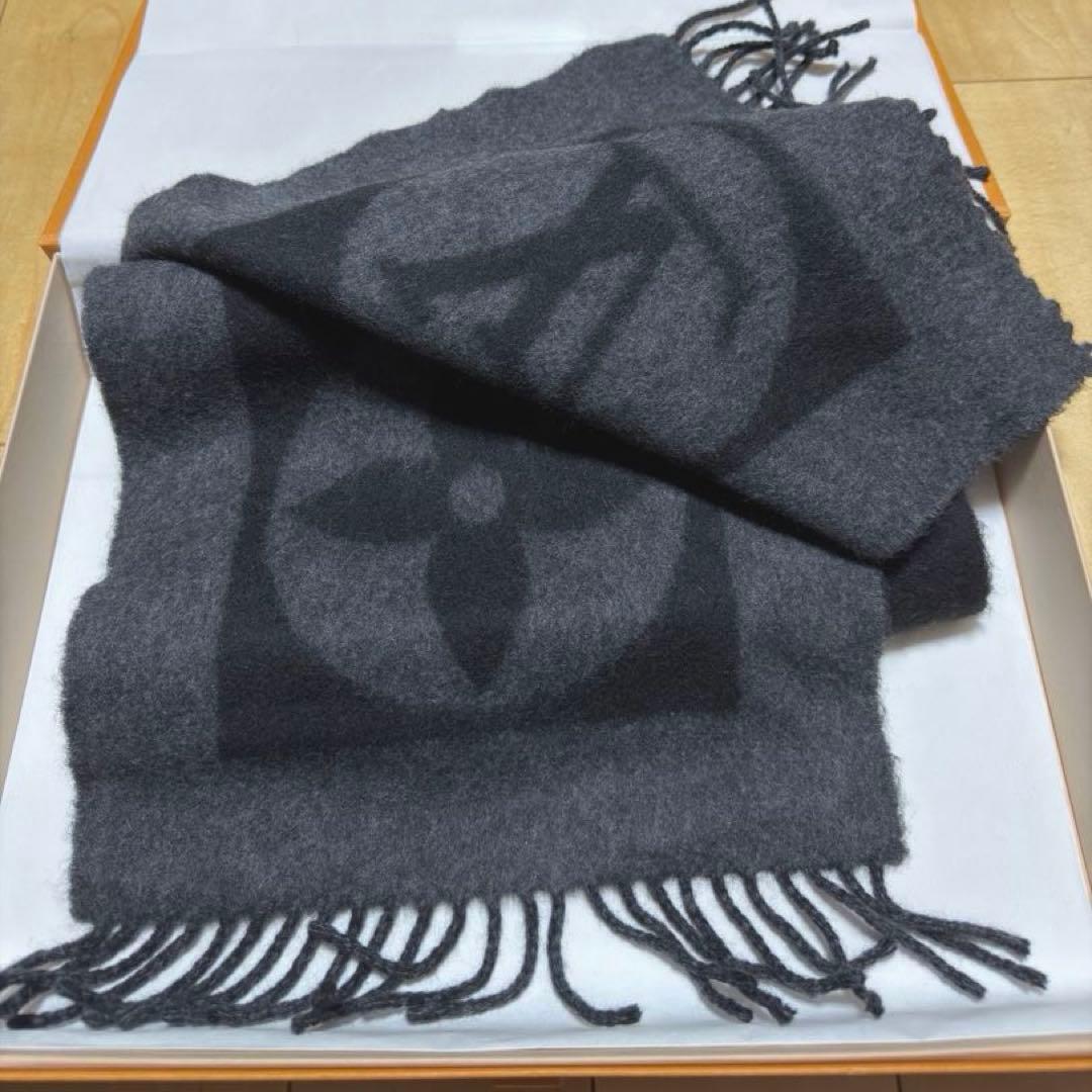 ルイヴィトン ブラック マフラー ストール