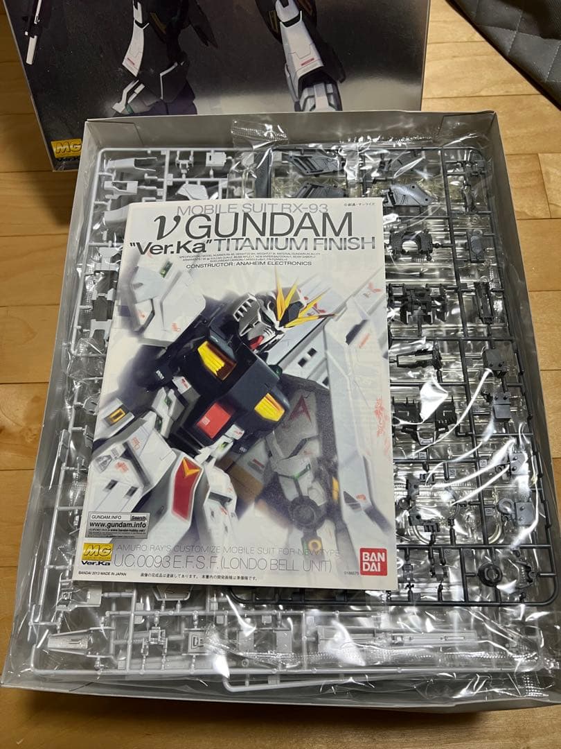 MG RX-93 νガンダム Ver.Ka チタニウムフィニッシュ
