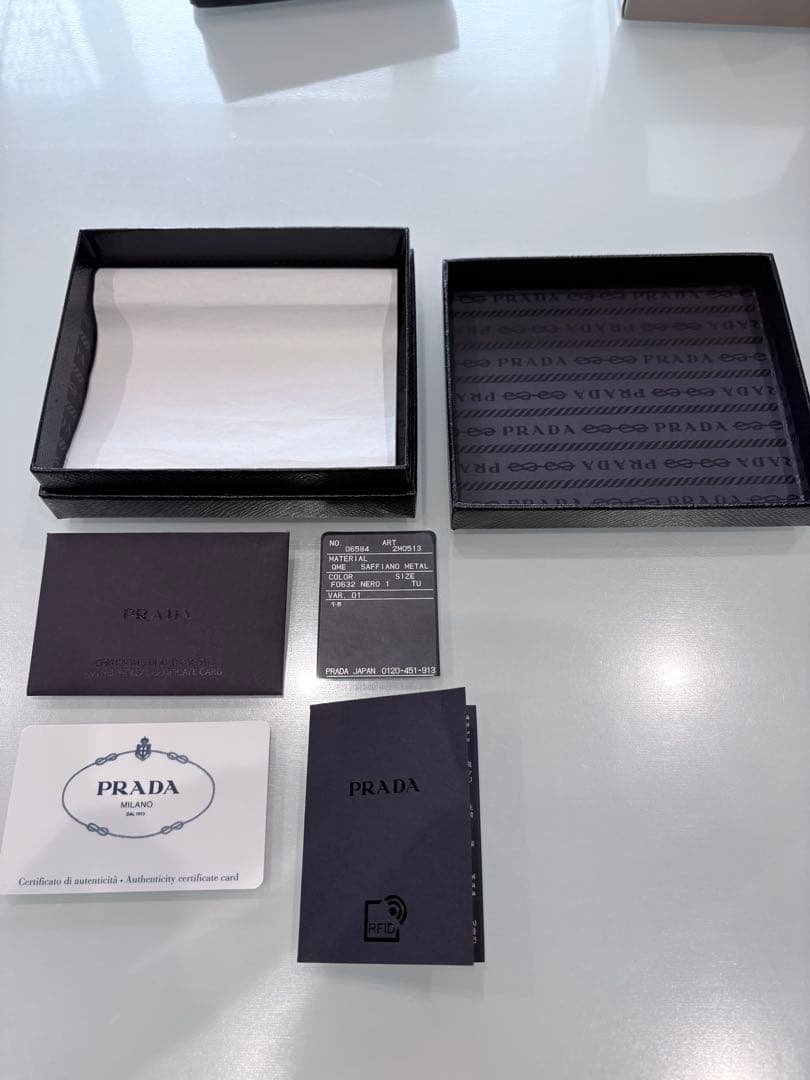 PRADA サフィアーノレザー 二つ折り財布 1/25まで