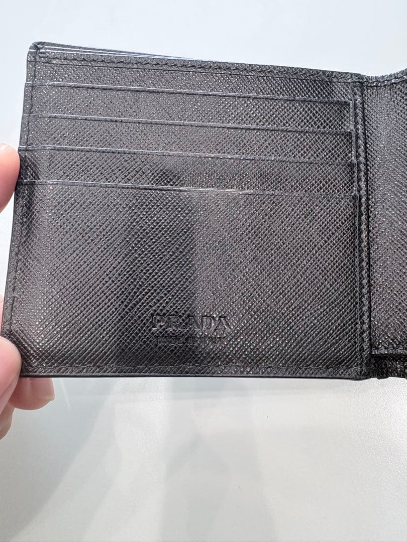 PRADA サフィアーノレザー 二つ折り財布 1/25まで