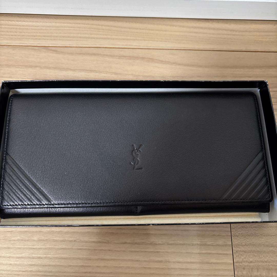 【新品未使用】Yves Saint Laurent ブラック二つ折り長財布