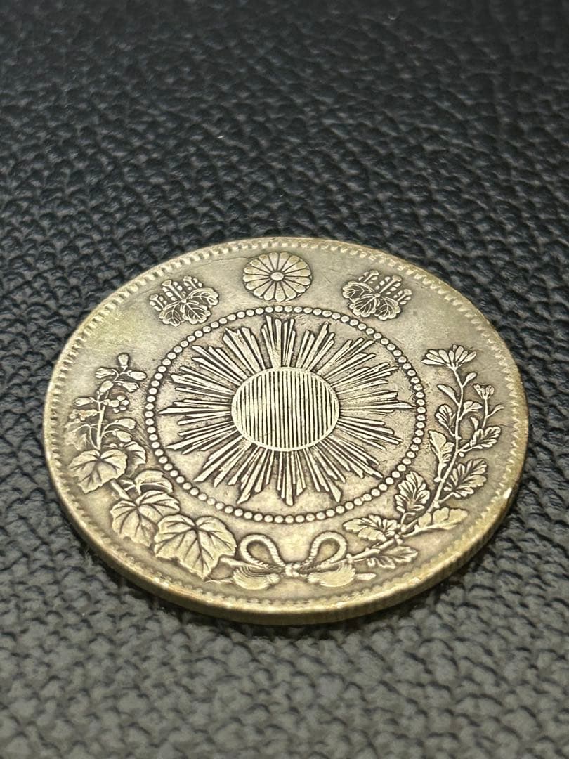 Nana 一円銀貨と50銭銀貨