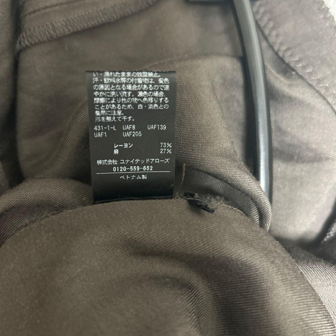 コンテ完売品　辺見えみりさん着用フロントボタン Vネックオールインワン