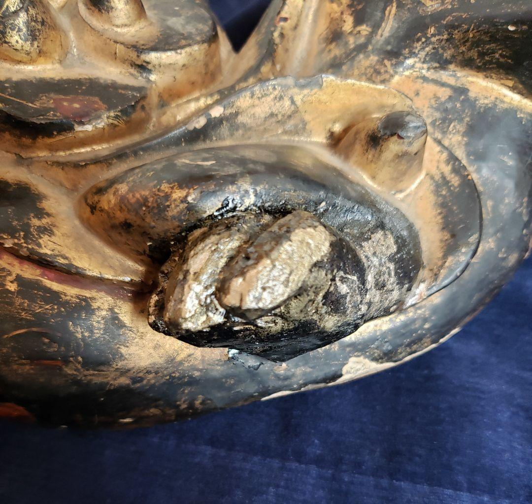 Ｎo197　古い獅子の金箔木彫(仏教彫刻) 室町・江戸期