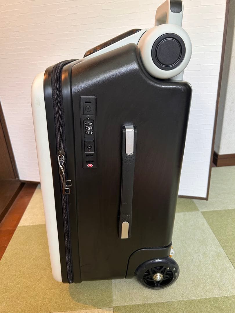 乗れる キャリーケース スーツケース 40L ホワイト（タイヤストッパー付き）