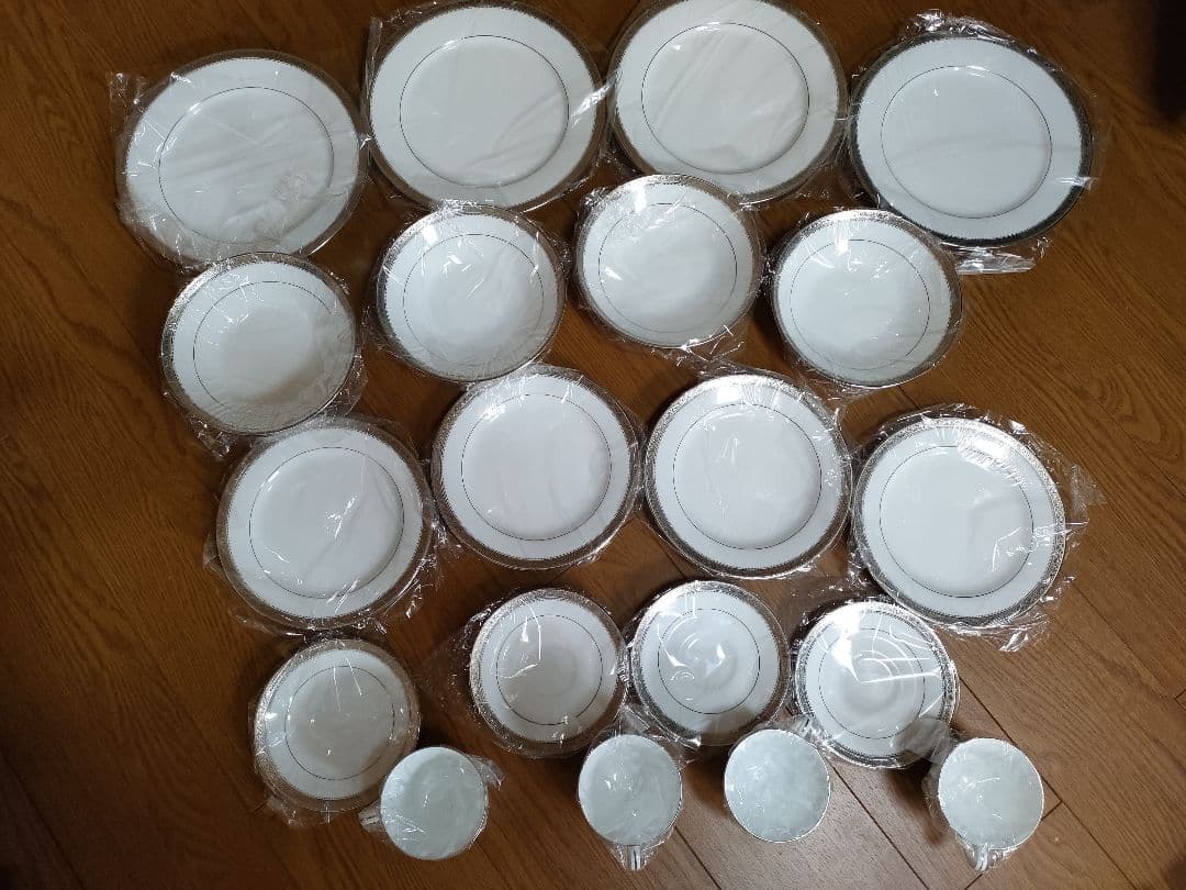 ノリタケ シグニチャープラチナ20pcディナーセット（海外用）【新品未使用】