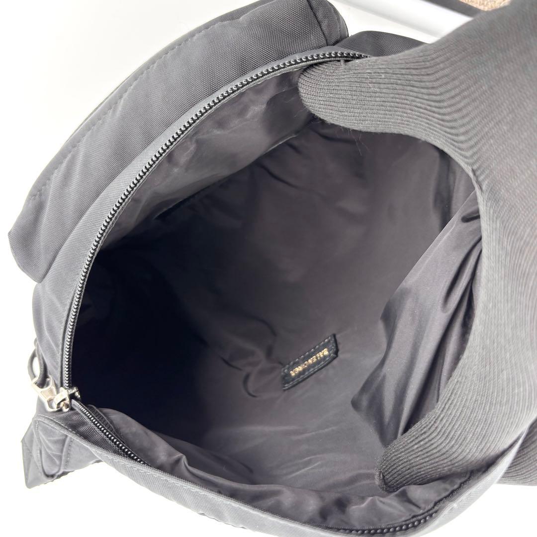 美品　バレンシアガ　ボディバッグ　黒　ナイロン　ロゴ