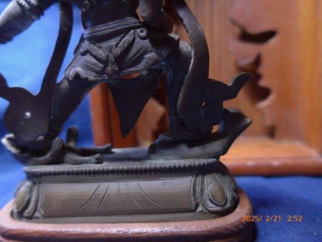 1080　とても古い青銅のインドの神様の像です