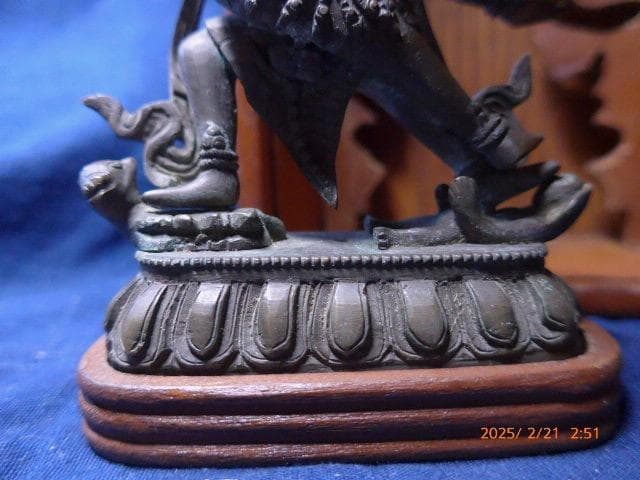 1080　とても古い青銅のインドの神様の像です