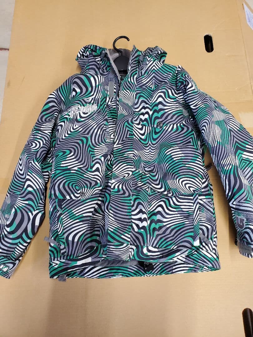 バートン　ジュニアスノーボードウェア　スキー 上下セット