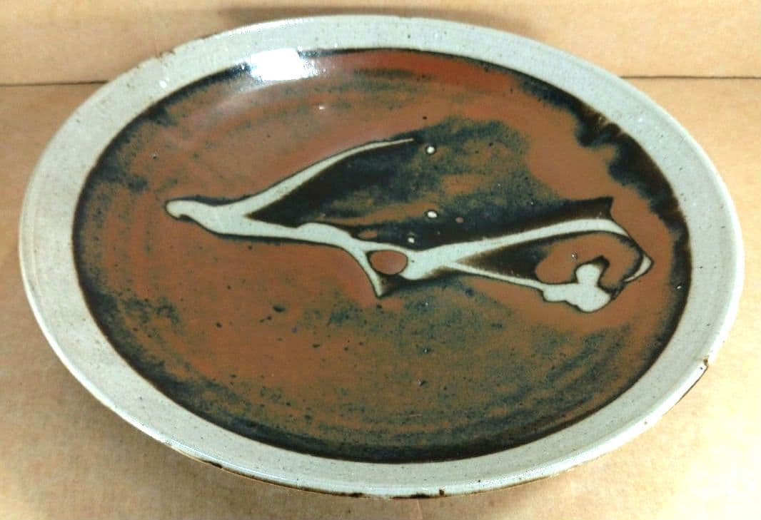 極美品 濱田庄司(浜田庄司) 鐵釉抜絵皿 共箱【本物保証】益子焼 人間国宝 民藝