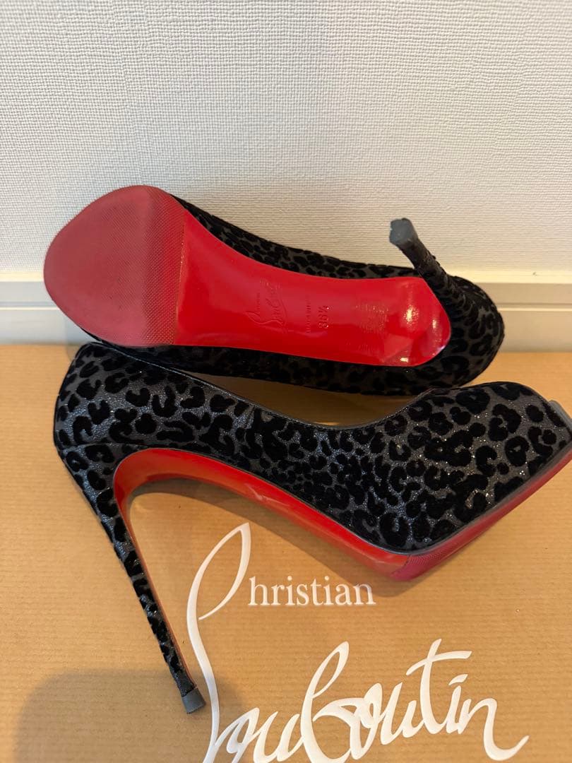 美品！Christian Louboutin 黒36.5サイズ　ハイヒール