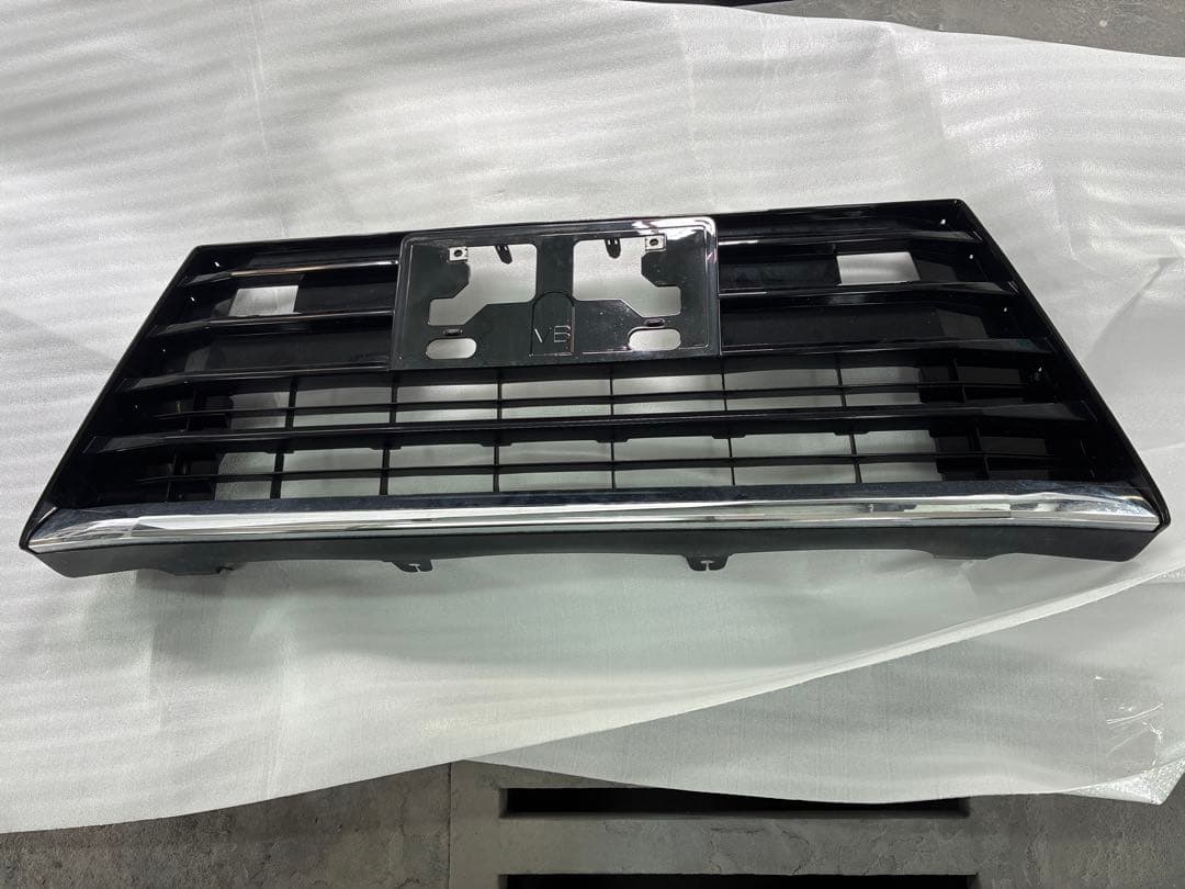 トヨタ 80系後期 ヴォクシー　フロントバンパーロアグリル　　ZS煌きⅢ