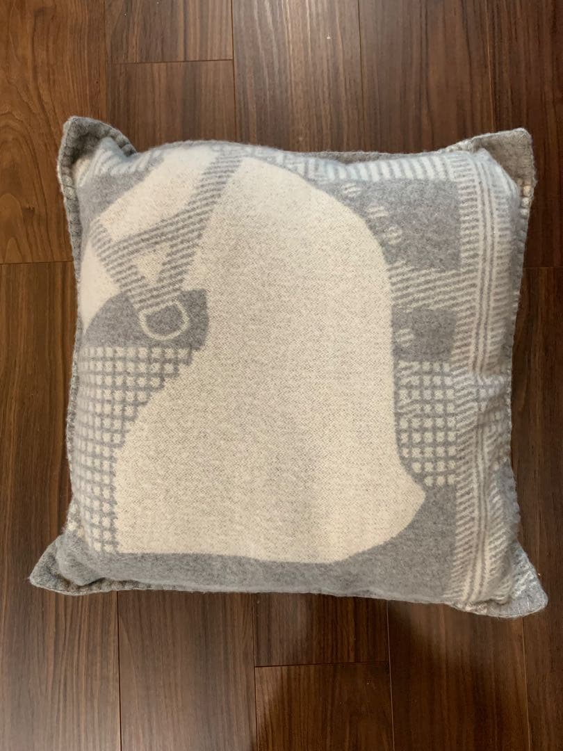 未使用　タグ付き　エルメス　レア　ロカバール　毛布１枚とクッション2個セット