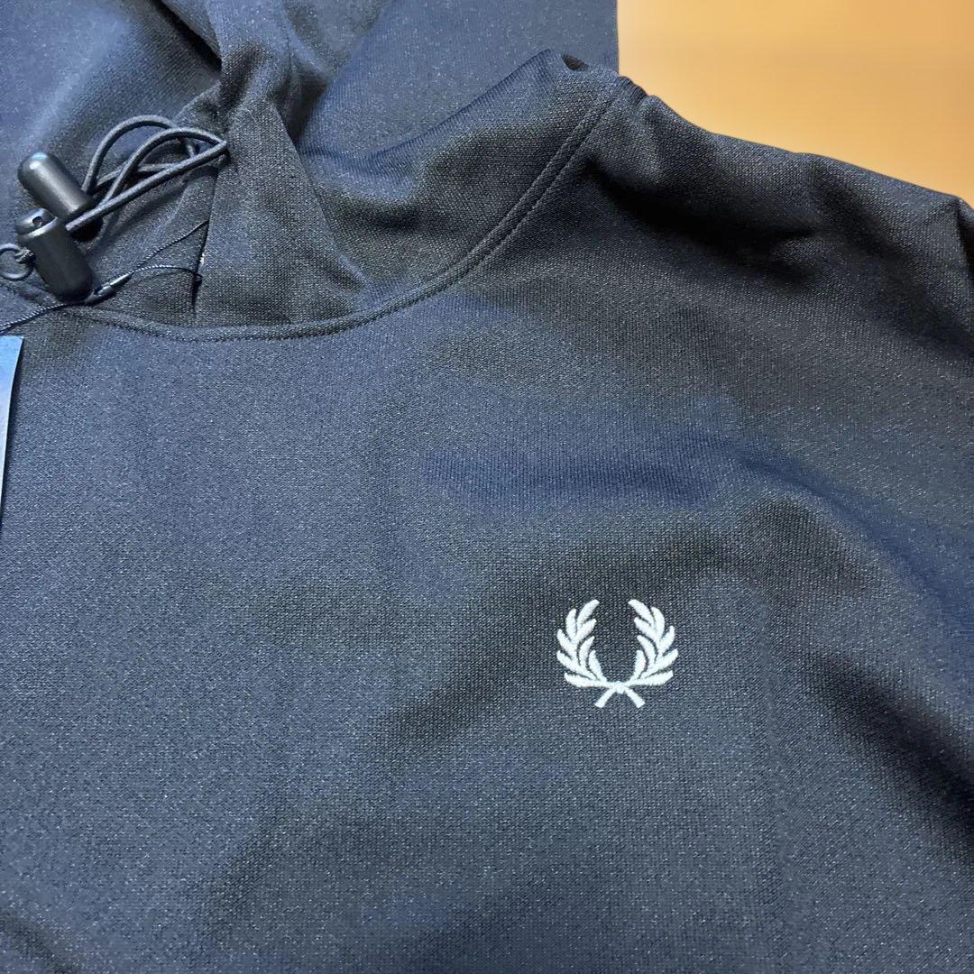 フレッドペリー　黒パーカー新品
