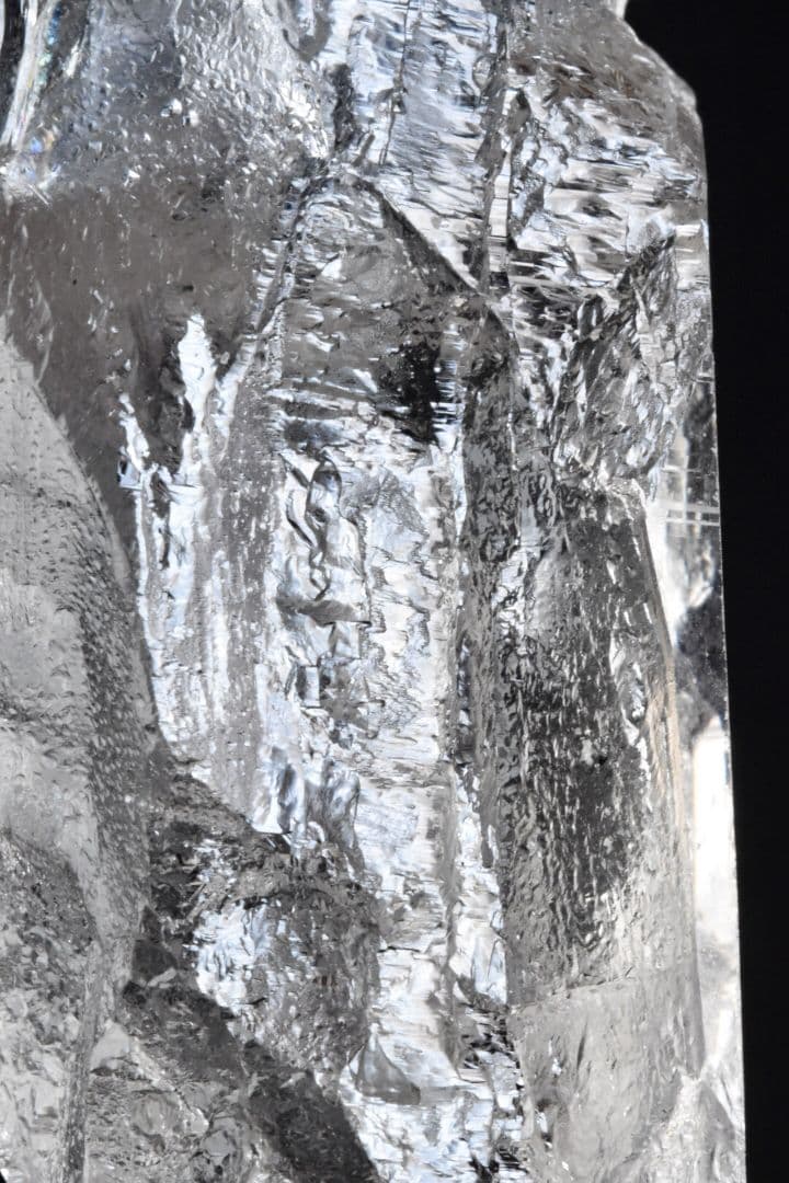 ガネーシュヒマール ラパ産 剥離痕に覆われたライトスモーキークォーツ02