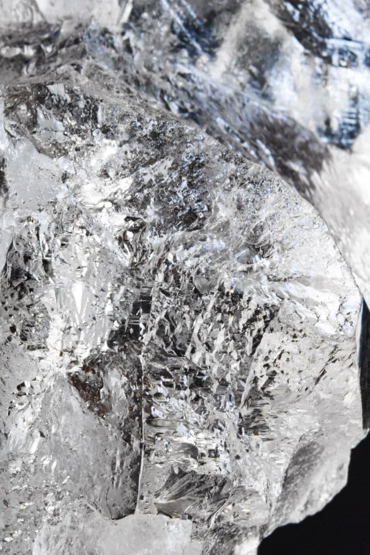 ガネーシュヒマール ラパ産 剥離痕に覆われたライトスモーキークォーツ02