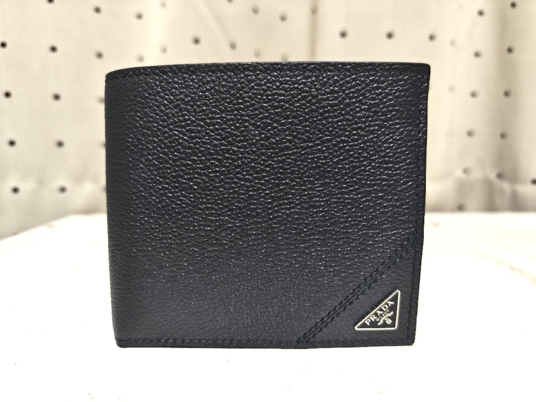 未使用品 プラダ 2MO738 トライアングルロゴ 小銭入れ付き 二つ折り財布